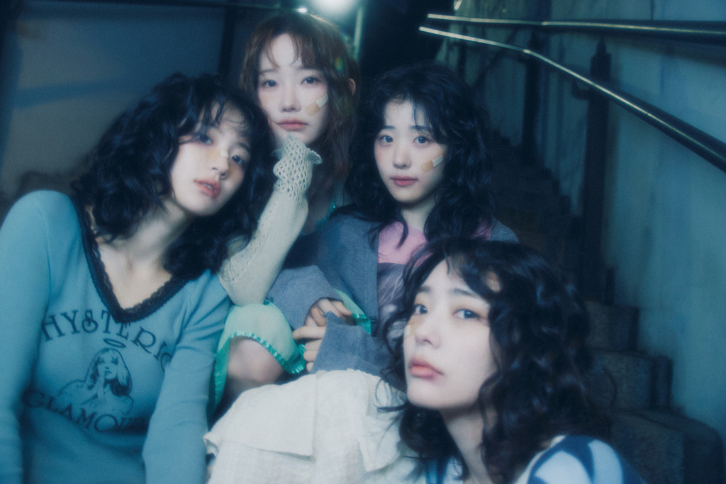 [135번째 연못] 눈물을 참는 법을 몰라도, QWER의 썸네일 이미지
