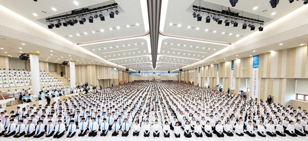 신천지가 연 2,700억을 버는 수익화 전략(2)의 썸네일 이미지