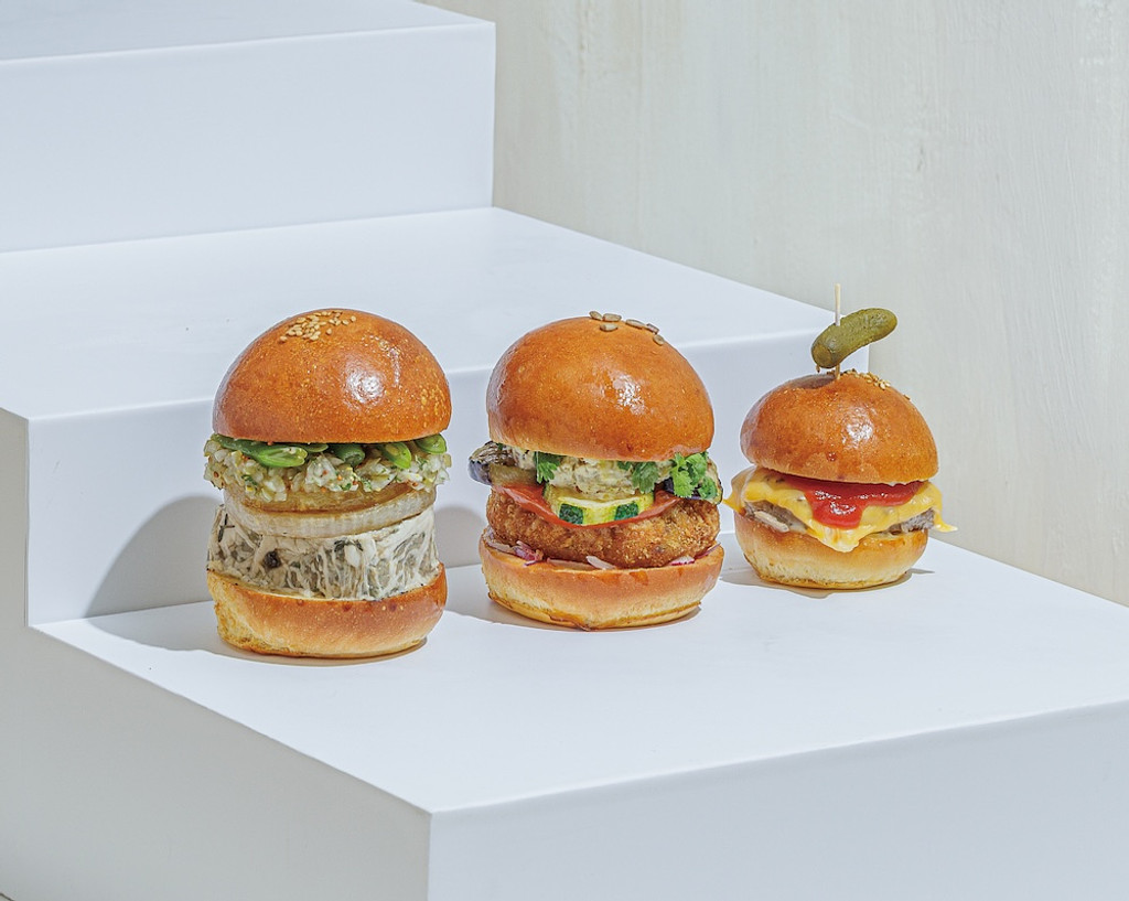 🙇🏼 실은 이게 본업은 아니옵니다만; 틈새와 차질 그리고 어긋남이 빚어내는 실은 오늘의 가장 미래형의 썸네일 이미지