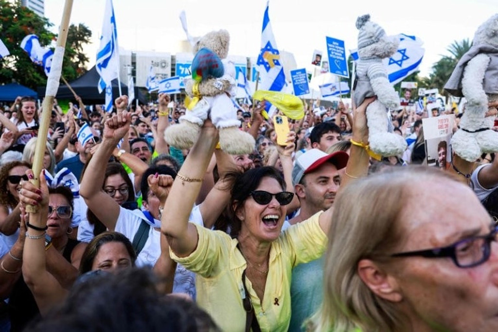 [시사 브리핑] 이스라엘 인질 석방·삼성전자 어닝 서프라이즈·북한 대전차방벽 外 (2025.10.15)의 썸네일 이미지