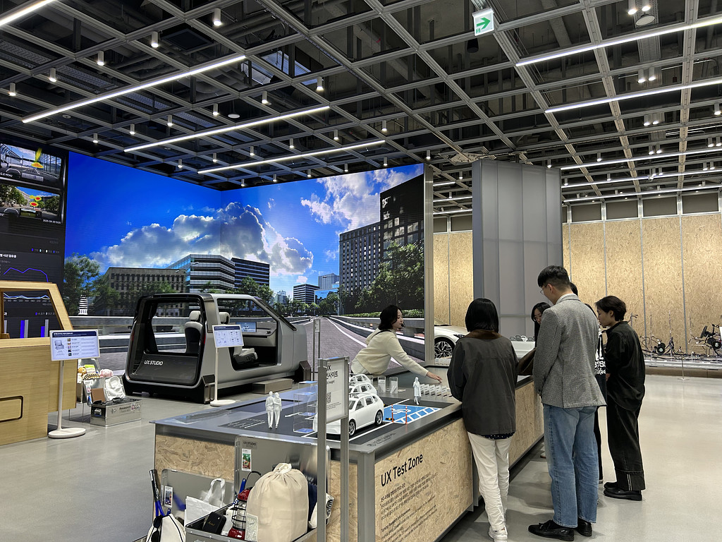 TREND REPORT "2025년 10월에 본 것"의 썸네일 이미지