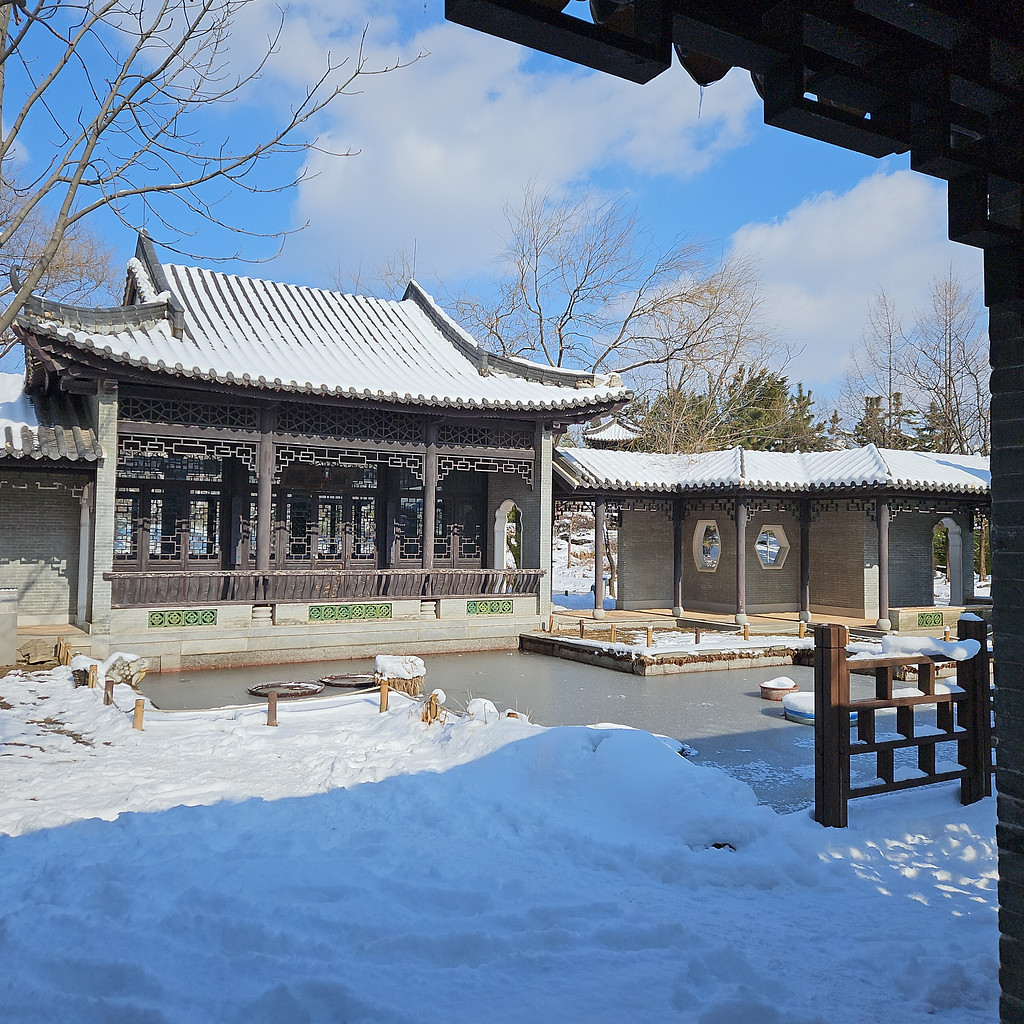 빌딩 숲에서 만난 작은 낭만, 중국식 정원 <월화원>의 썸네일 이미지