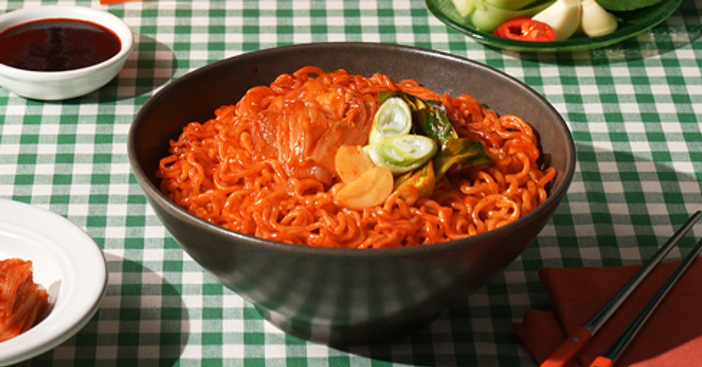 신라면의 세기적인 변신! 신라면 김치볶음면의 썸네일 이미지