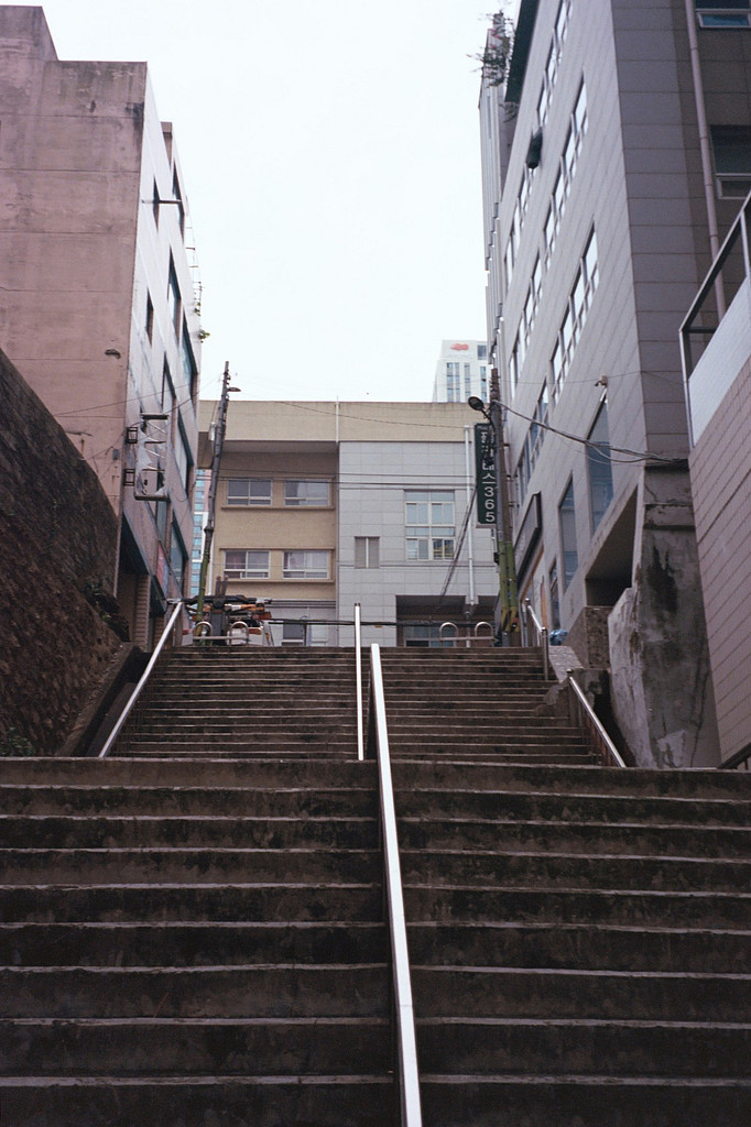 사람 냄새 물씬한 골목을 걸으며의 썸네일 이미지