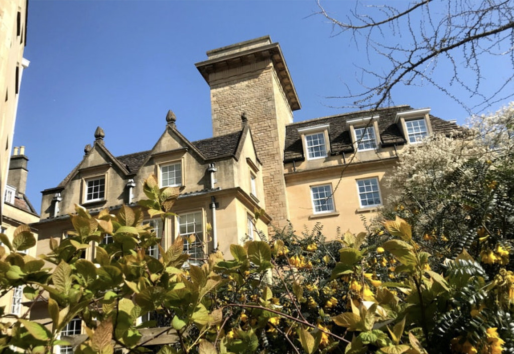 낯선 혐오, 그리고 더 낯선 다정함의 썸네일 이미지