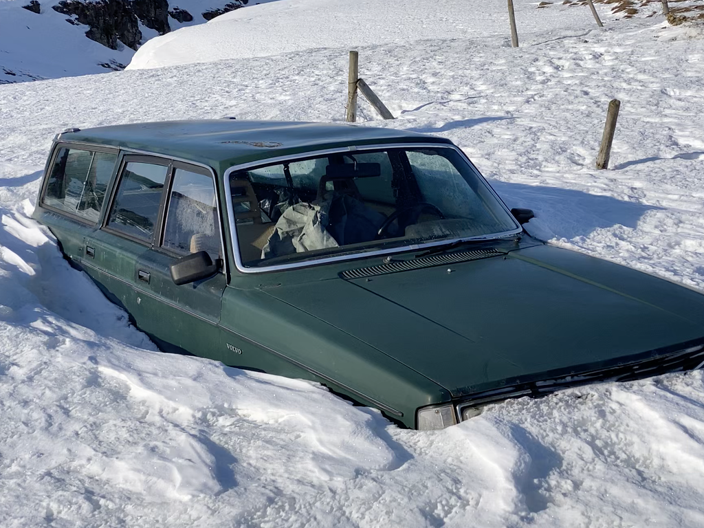 아이슬란드 허허벌판에서 집고치기의 썸네일 이미지