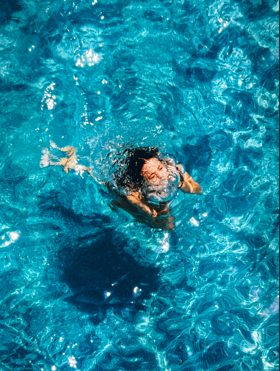 얼마 전, 그라운드시소 센트럴점에서 전시 중인 <요시고 사진전>에 다녀왔어요. 이건 보기만 해도 마음까지 시원해지는 청량한 사진이라, 이번 전시의 제 원픽이었답니다.