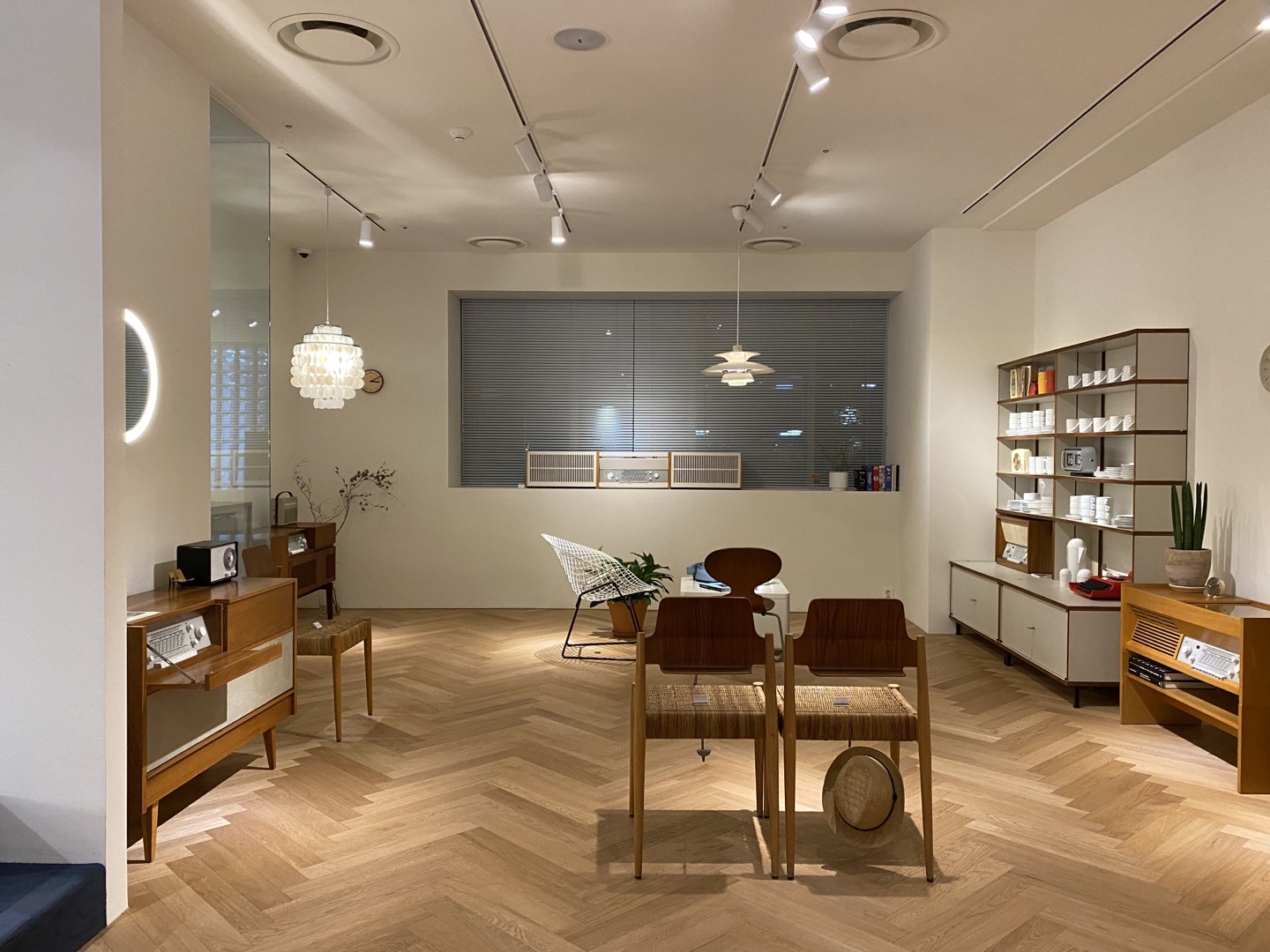 1950년대 미드센추리모던 전시장의 모습