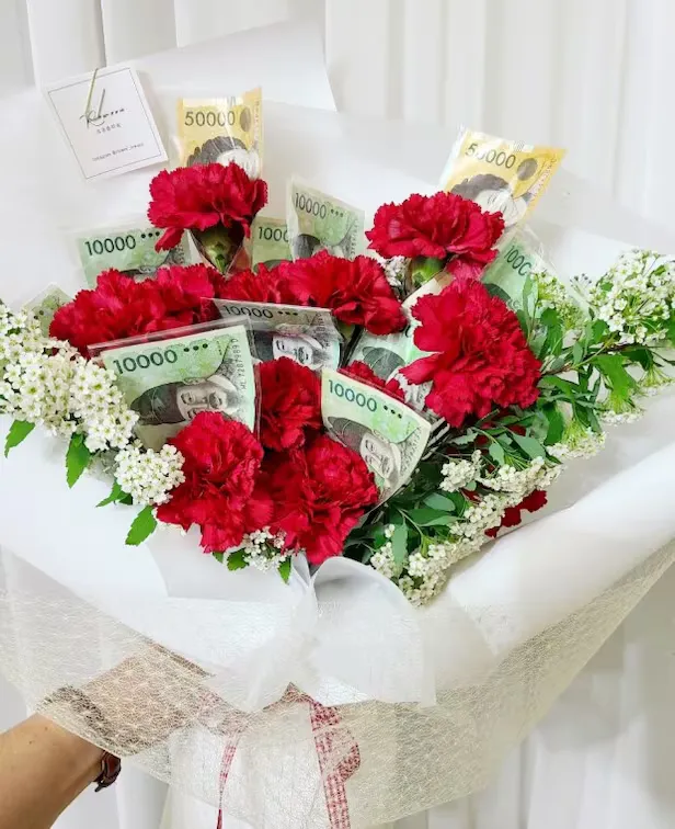 [출처 : 조선일보] 현금 꽃다발 사진.
