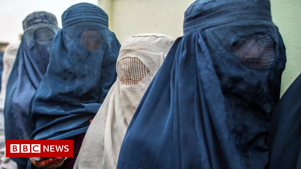 부르카를 입은 아프가니스탄의 여성들 <출처 : BBC NEWS>
