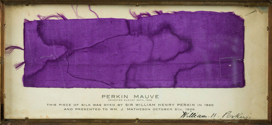 <i><b>Figure.6 </b></i>1860년 퍼킨이 모베인으로 염색한 실크 ⓒHasselblad H4D