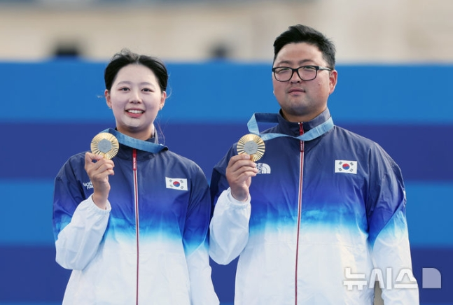 양궁 3관왕을 달성한 임시현(좌), 김우진(우) 선수 <출처 - 뉴시스>