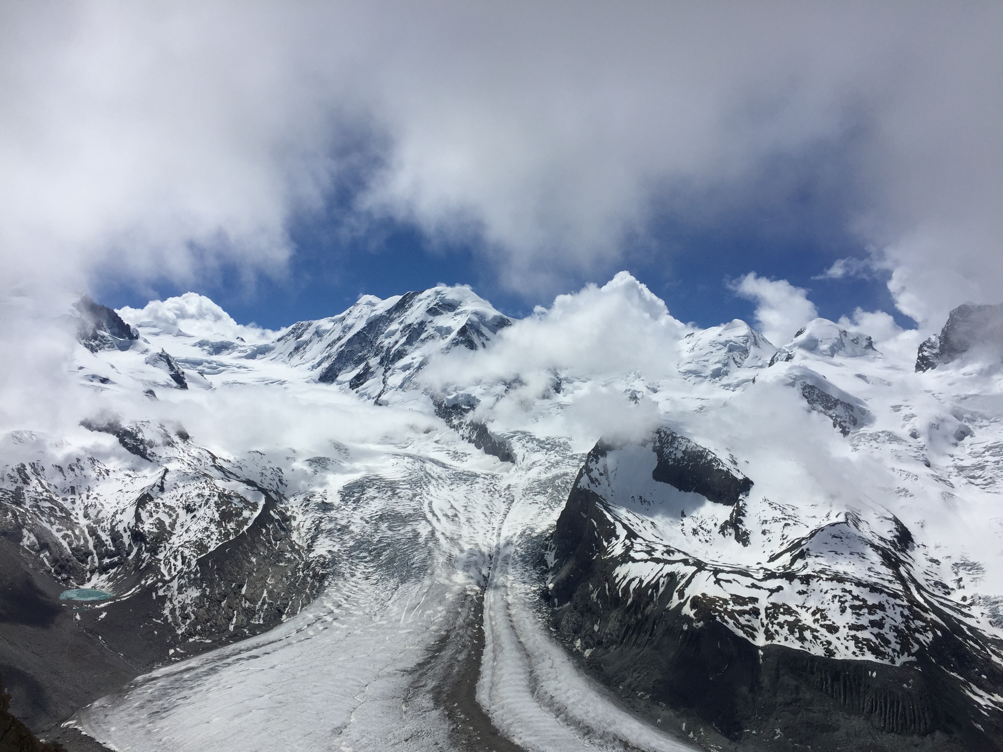 2017년에 대학친구들과 스위스 여행 중 고르너그라트(Gornergrat)에서 본 빙하