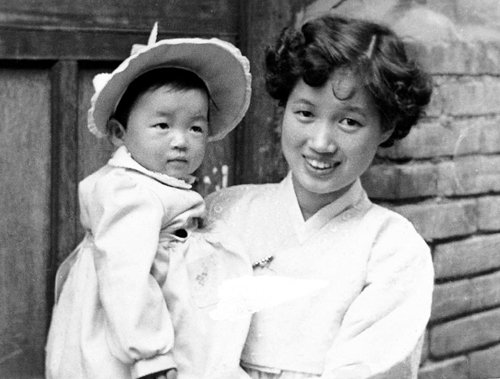 젊은 시절의 박완서와 딸
