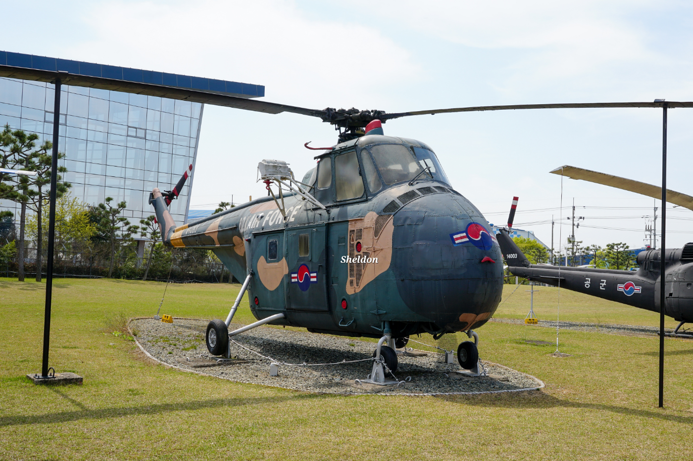 다목적 군용 헬리콥터 H-19D 치카소. 1977년 한국 공군에서 퇴역한 이후 여의도 종합안보전시장에 전시되었으며 다른 전시물과 같이 1995년에 KAI 항공우주박물관으로 이전되었다.
