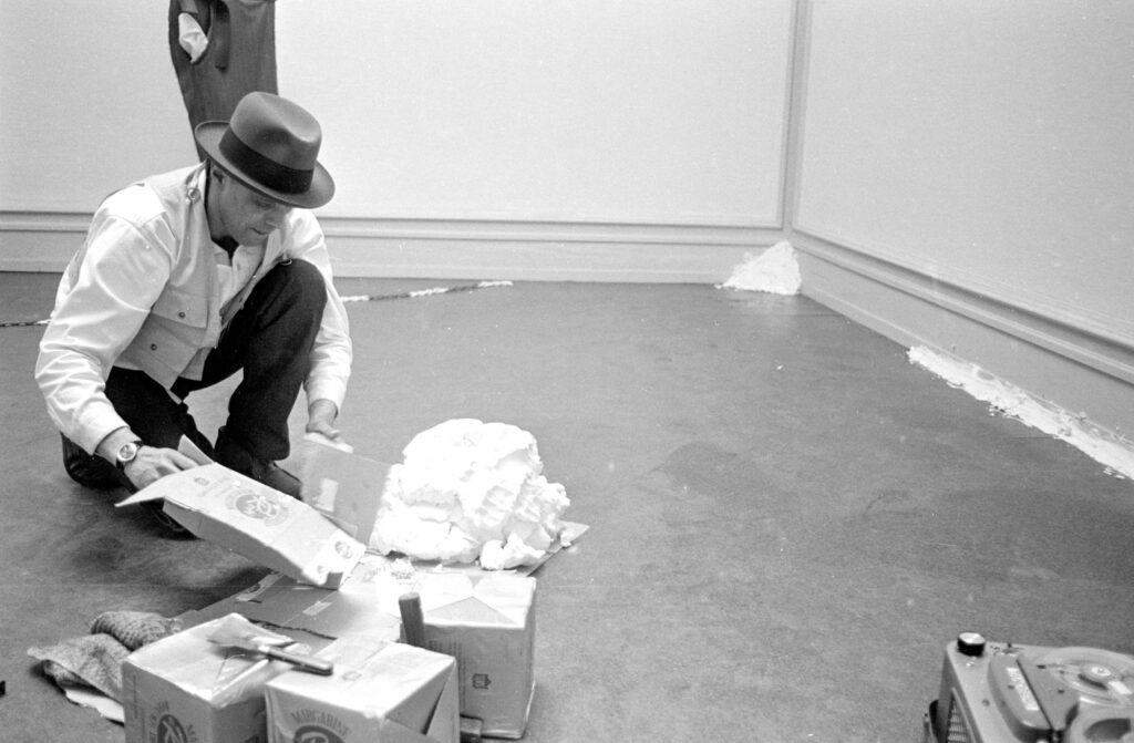 요셉 보이스 Joseph Beuys <태도가 형태가 될 때> 전시 ⓒContemporary Art Daily