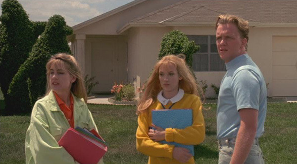 출처 : 네이버 영화 <가위손>