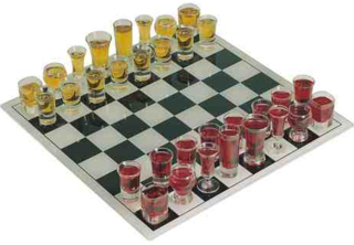 Firebox의 히트 상품이었던 ‘Shot Glass Chess Set’는 위 이미지처럼 체스 말 대신 술잔을 사용해 즐기는 게임이었다.(출처: https://blogs.bl.uk/business/2014/09/inspiring-entrepreneurs-movers-and-shakers.html)
