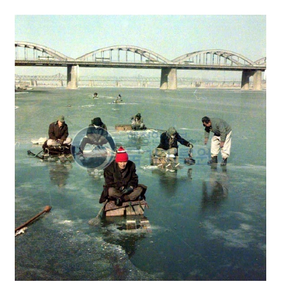 국가기록원, 겨울낚시하는 모습