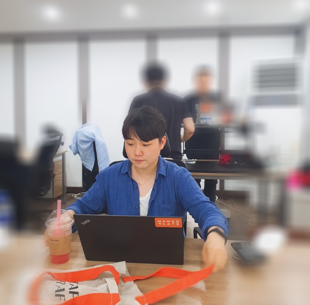 이사 전 사무실에서.jpg