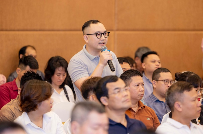 2024년 연례 주주총회에서 질문하는 빈그룹 주주