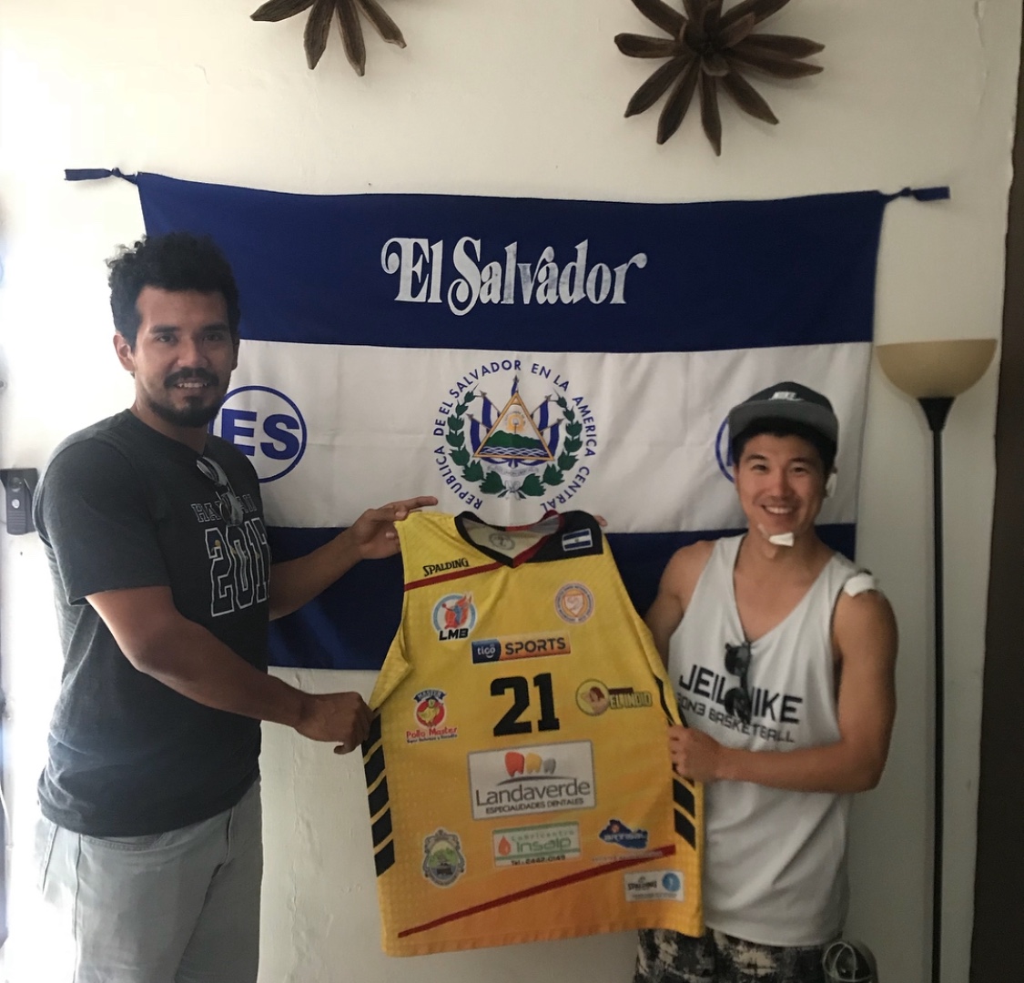 턱, 귀, 어깨까지 다쳤지만 많은 도움을 받았습니다. 병원에서도 외국인 환자라 우선으로 해주셔서 감사하고, 한의원 원장님을 만나게 된 것도 감사하고, 동행들도 아픈 저를 위해 간호해주고 도와주셔서 너무 감사했습니다!!!