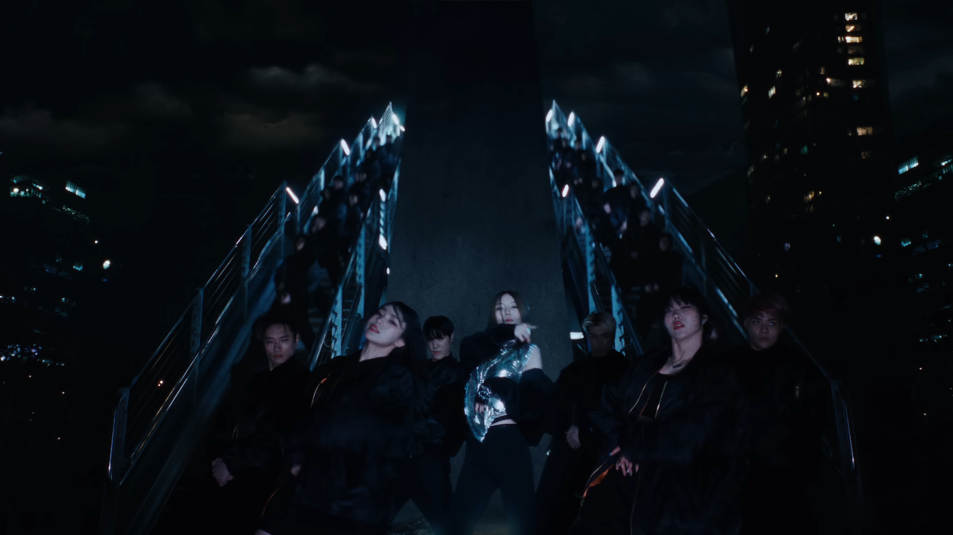 'FAMOUS' M/V 中