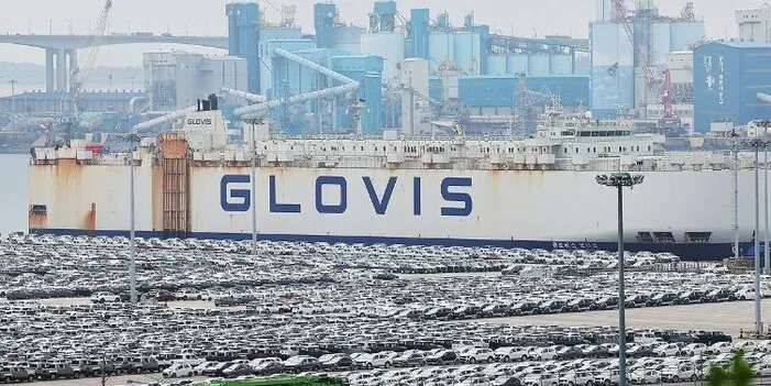 지난달 26일 경기도 평택항에 수출용 자동차들이 모여 있다. 평택/연합뉴스