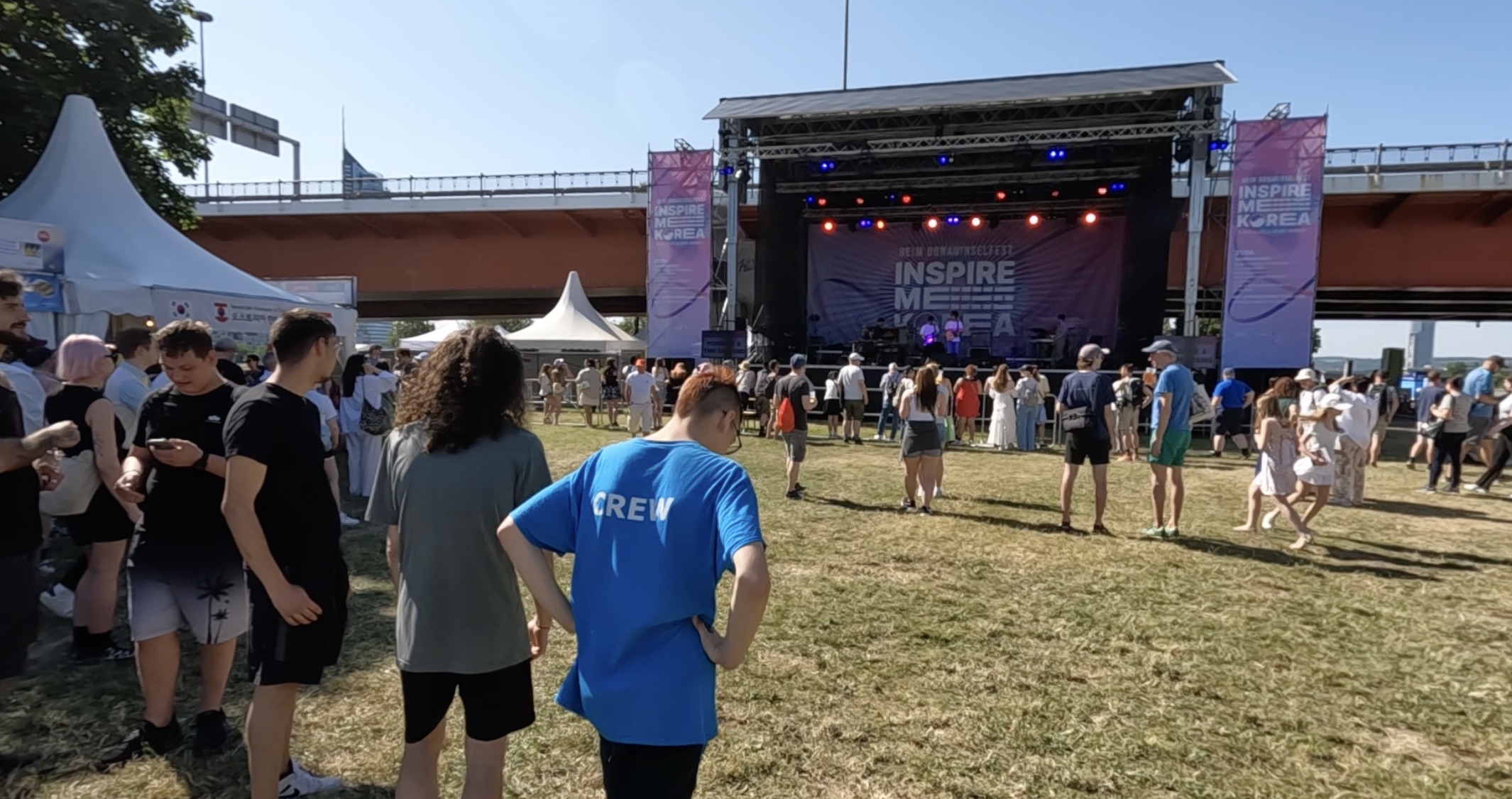 얼핏 한강 어딘가 같기도...