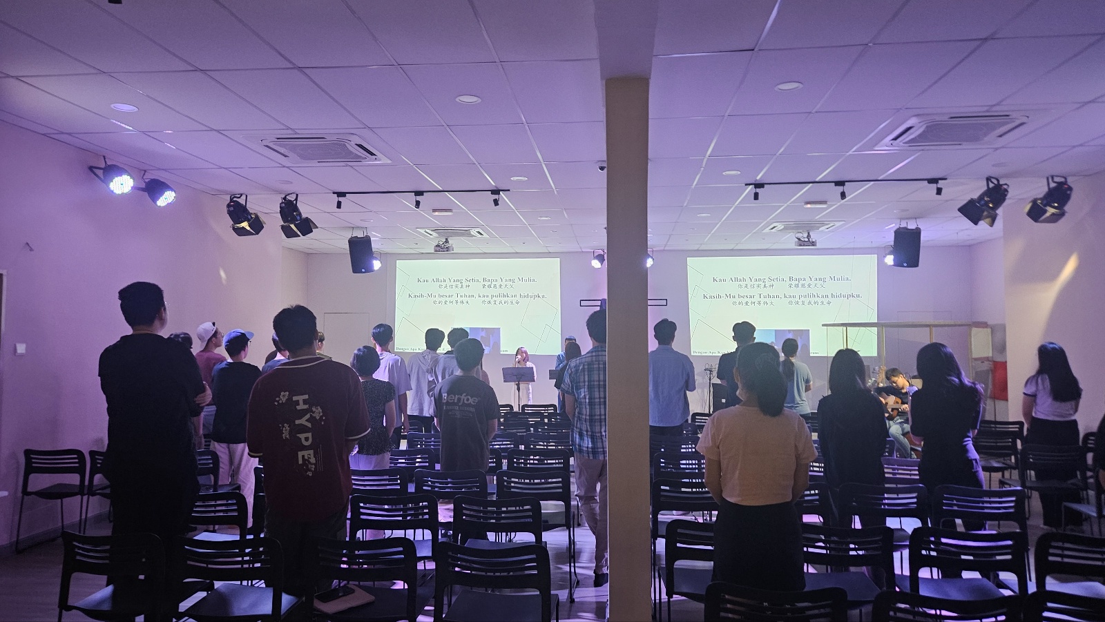 대학생 중심의 현지 교회