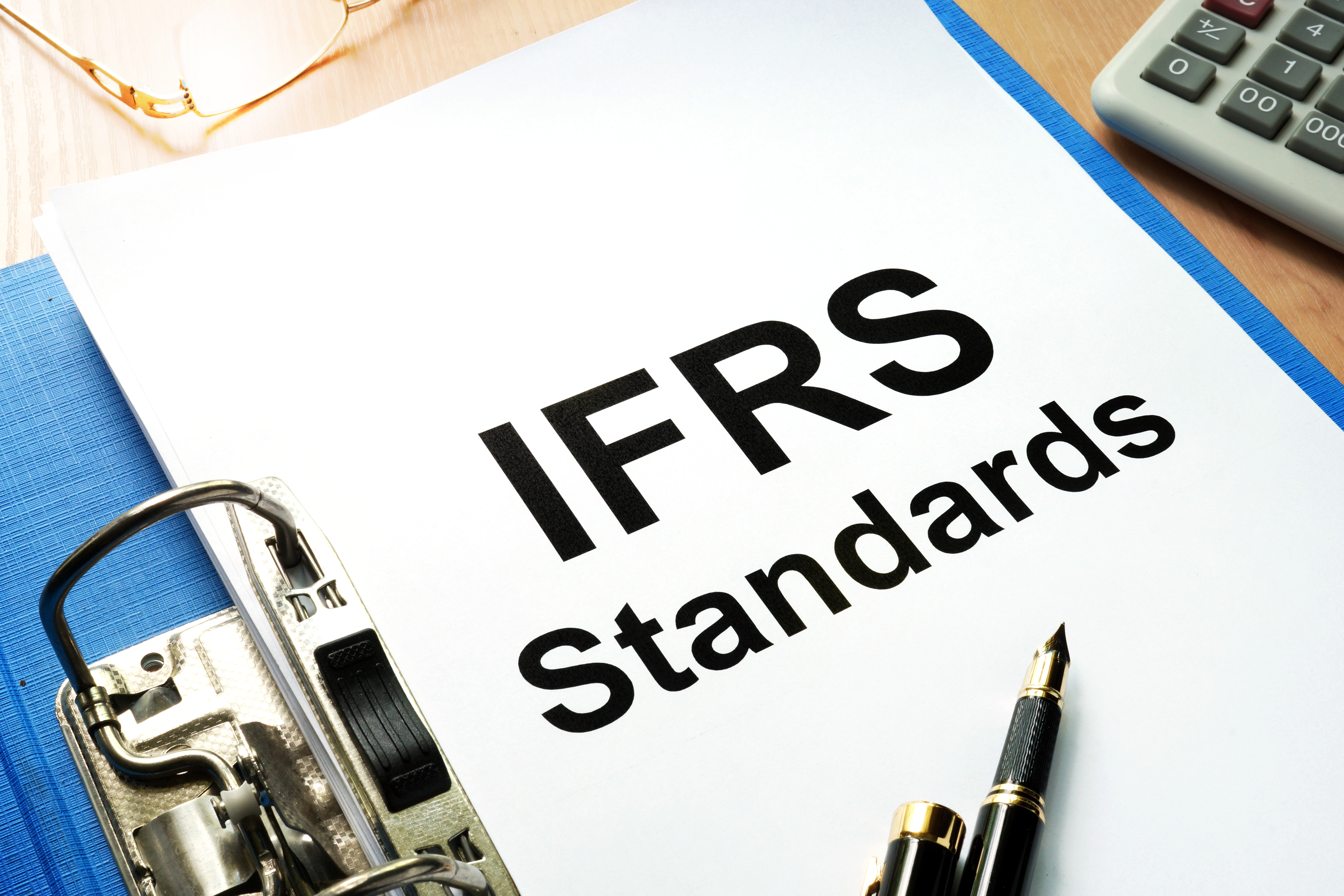 국제회계기준(IFRS) 바뀌었다지만, 계도 기간도 없이 징계부터? 셔터스톡.