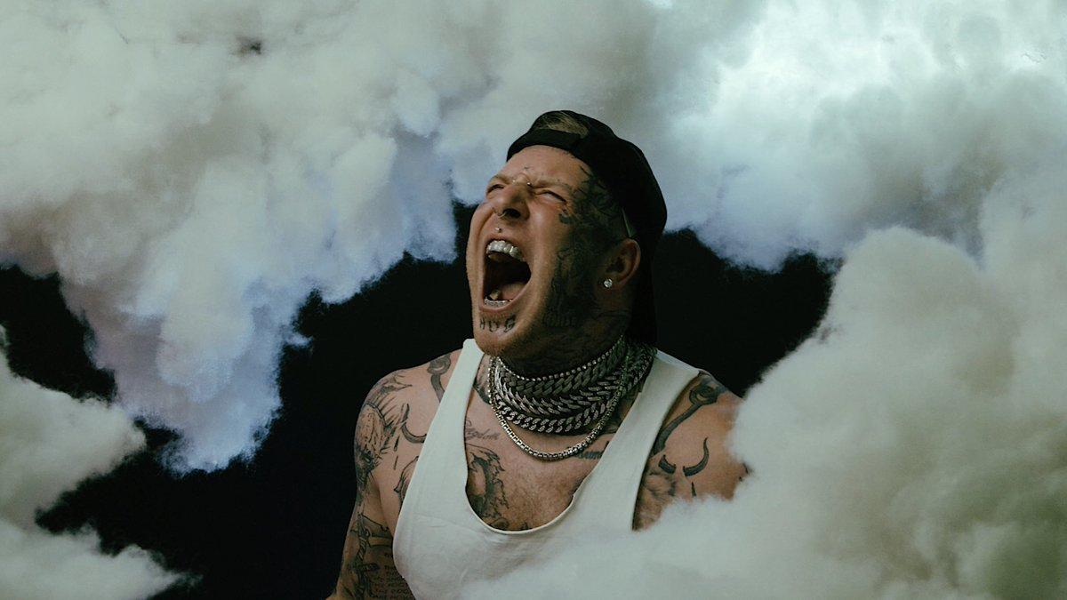 캬하 역시 RCW 출신 프로 레슬러...