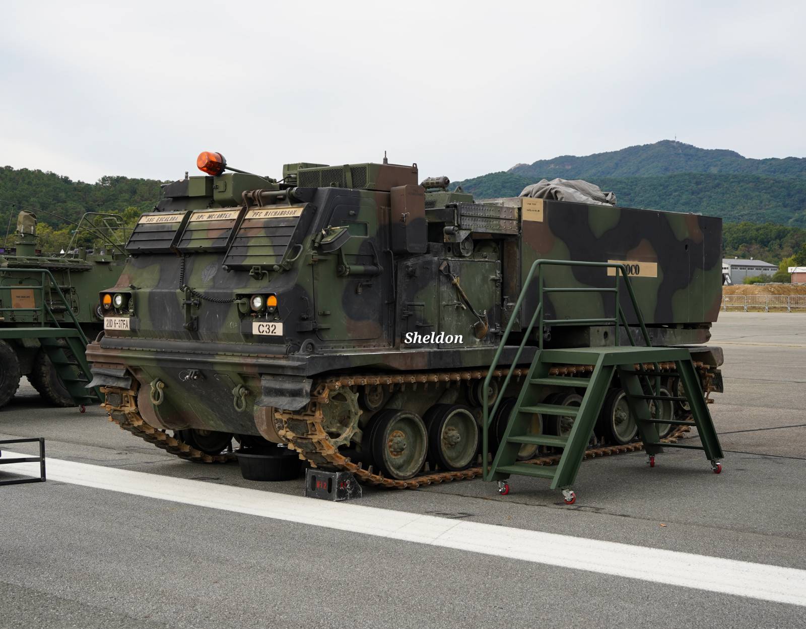 M270A1 MLRS(2)