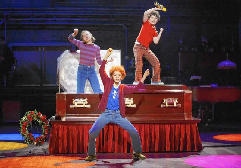 “아니, 너네 집은 장례식장인데 그렇게 해맑게 환영의 노래를 부른다고?”