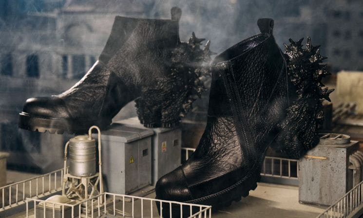 영화 '고질라' 신작 무대행사를 위해 특별히 디자인된 일명 '고질라 슈즈'&nbsp;