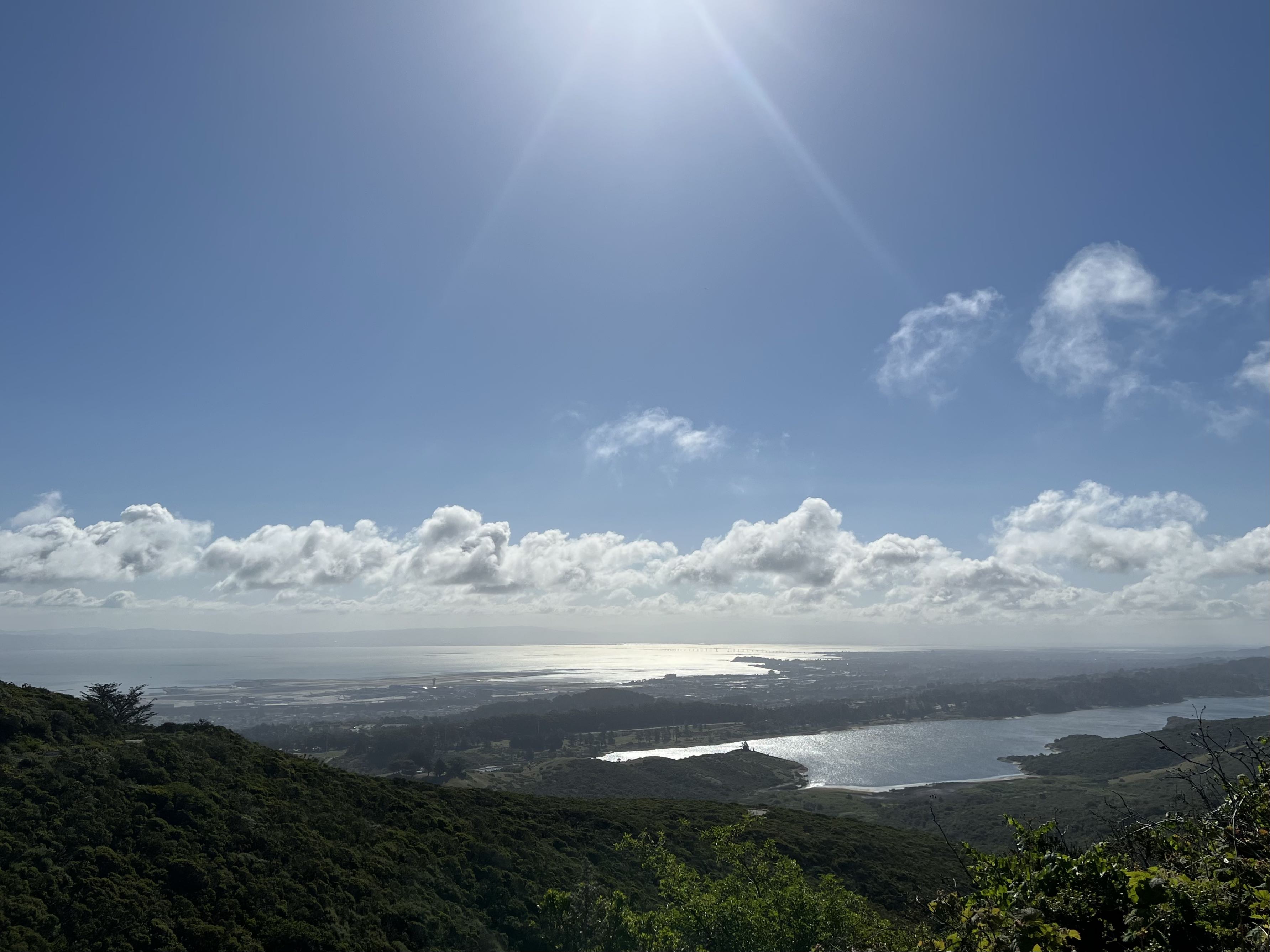 샌프란시스코 근교 주말 하이킹 중 (저 멀리 SF공항도 보입니다)