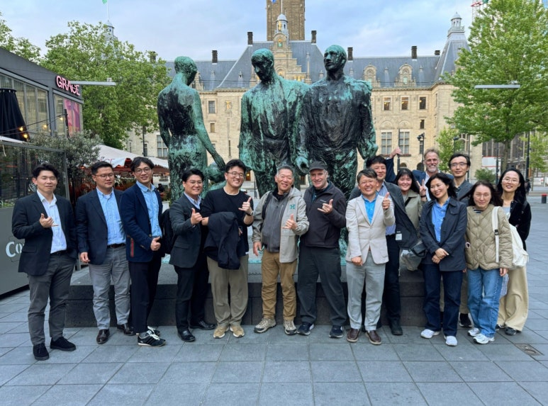 Karl Kim 교수님 및 타 연구원님들과의 단체사진