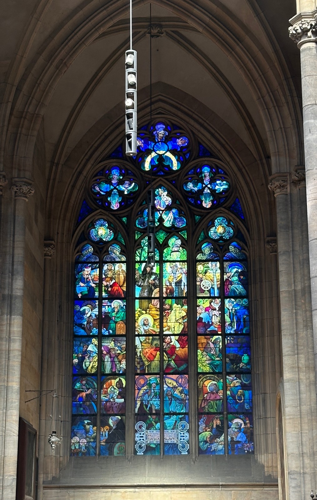 성 비투스 대성당 내부 무하 스테인드글라스 @헤이즈진