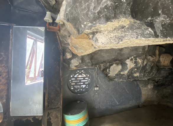 이게 실제 해당 동굴에 검사팀이 가서 찍은 사진.