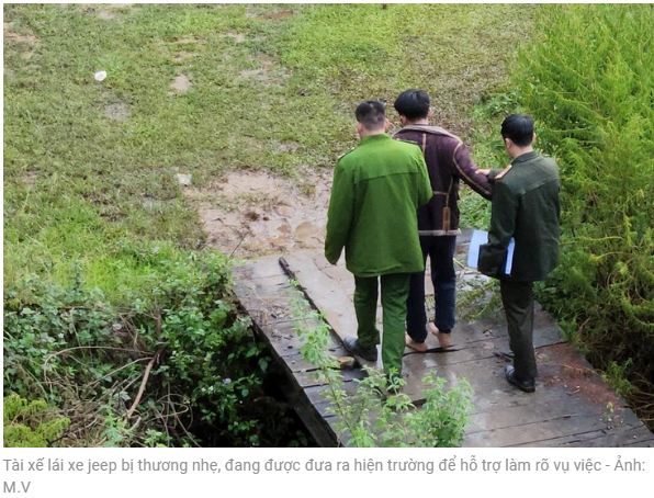 지프 운전사는 경상이며, 사고 규명을 돕기 위해 현장으로 데려왔습니다