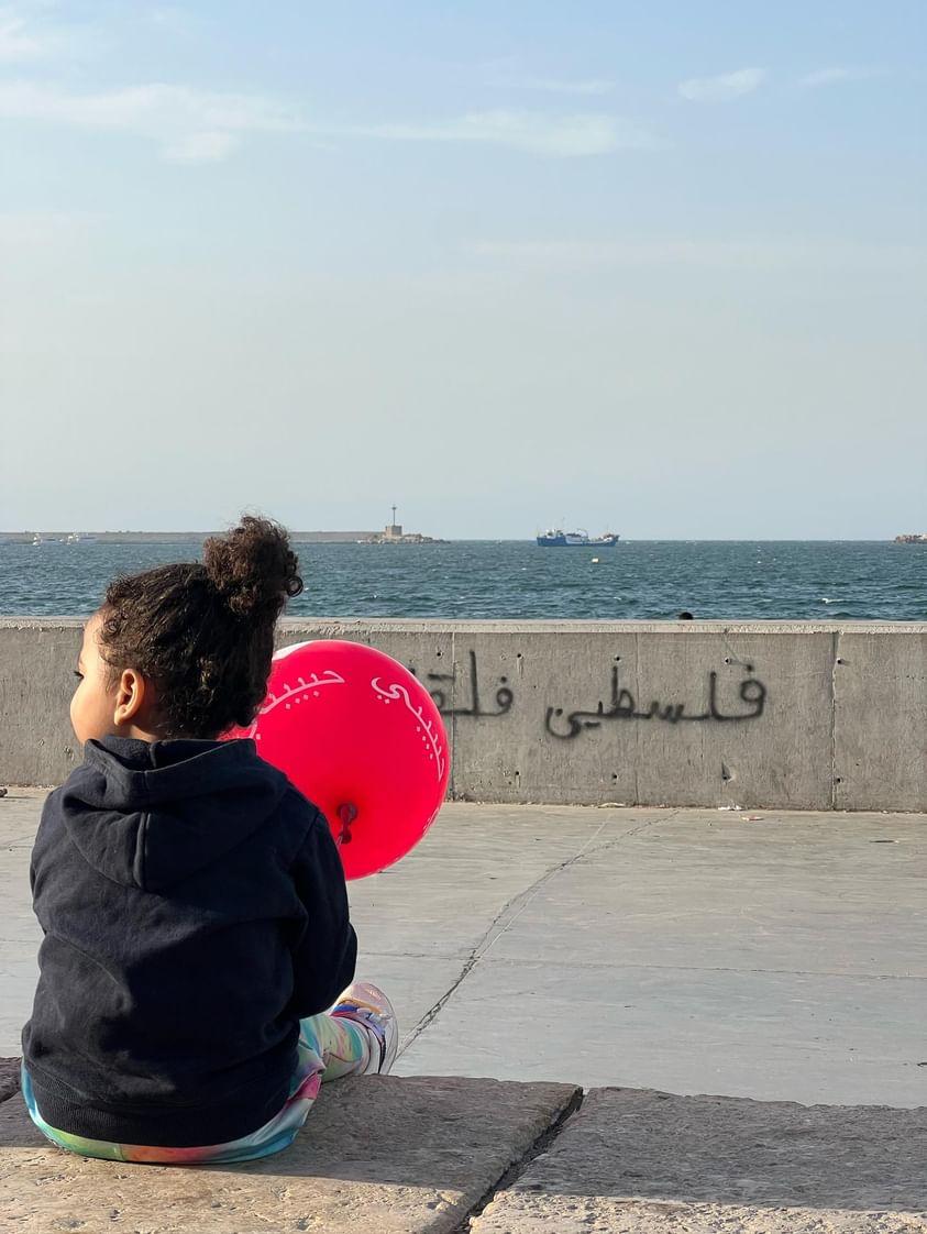 애기 뒷태 너무 치명적으로 귀여운 거 아닌교...