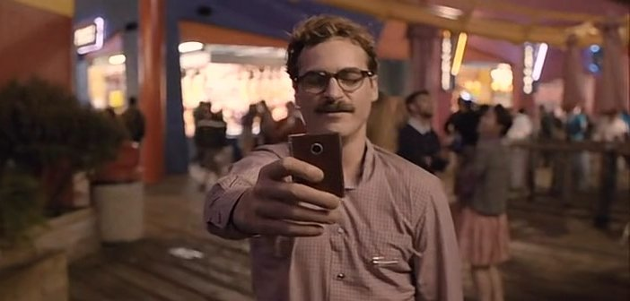 AI 사만다에게 사랑의 감정을 느끼고 교감하는 테오도르&nbsp;