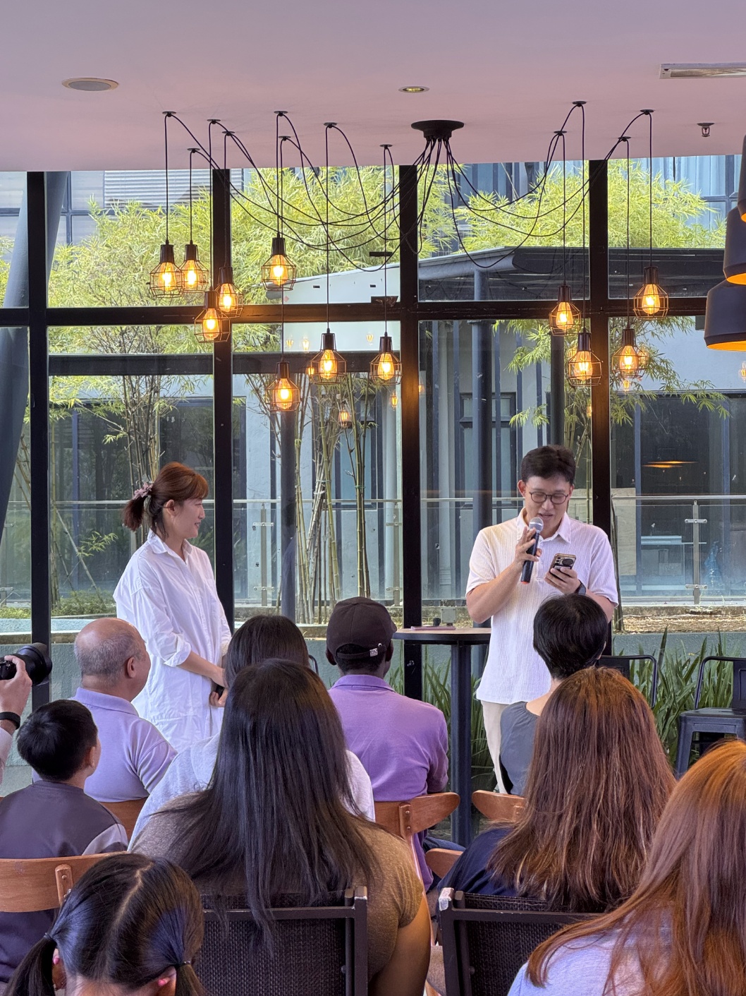 그동안의 우리의 선교 여정을 나누며(무려 영어로!)