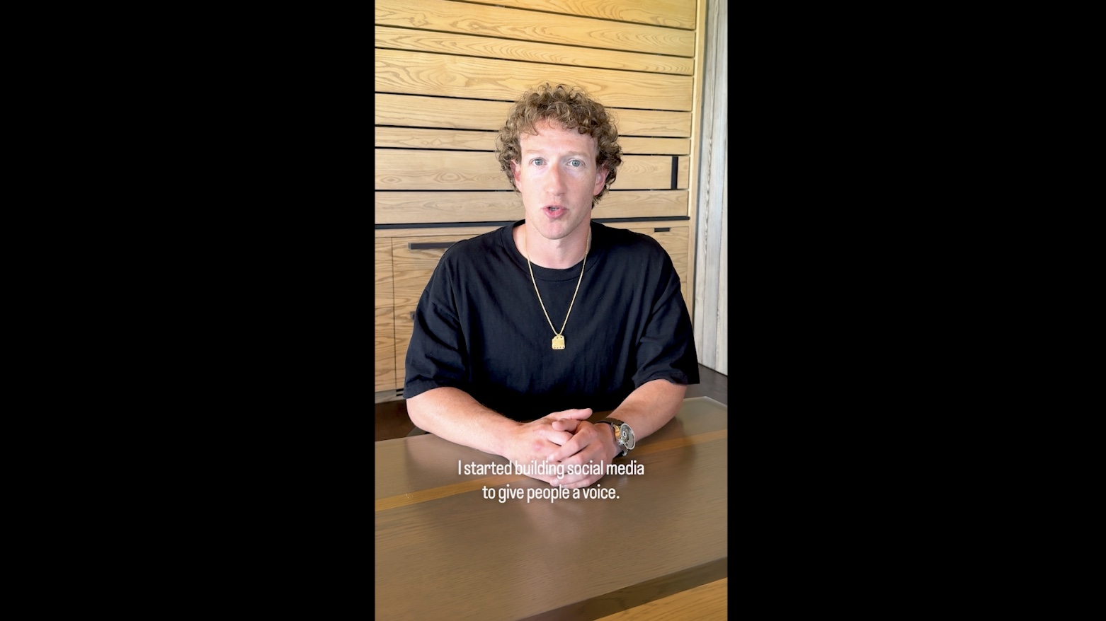 저커버그 목에 걸린 황금빛 표현의 자유의 썸네일 이미지