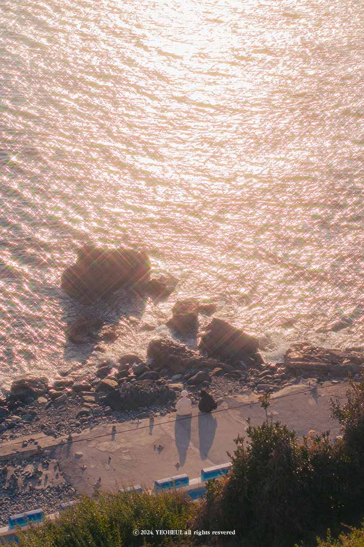 우울하면 내게 달려와. 다 새까맣게 까먹을 수 있게 해줄게