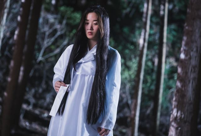 출처 : 국민일보(처녀귀신 분장을 한 드라마 여신강림 속 배우 문가영)