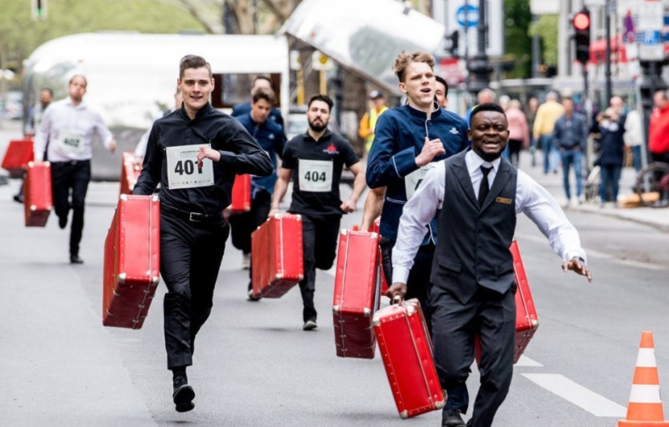 두 손 가볍게 뛸때 보다 느릴 수 밖에 없습니다. 