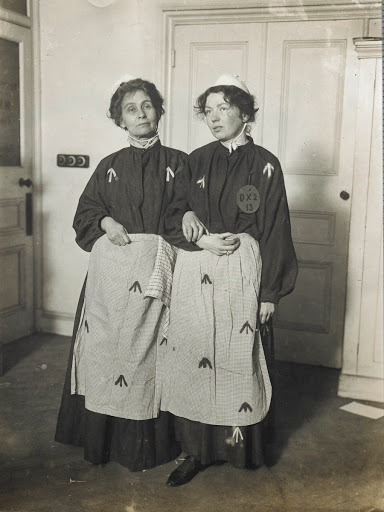 교도소에 수감된 에멀린과 크리스타벨© My Own Story by Emmeline Pankhurst