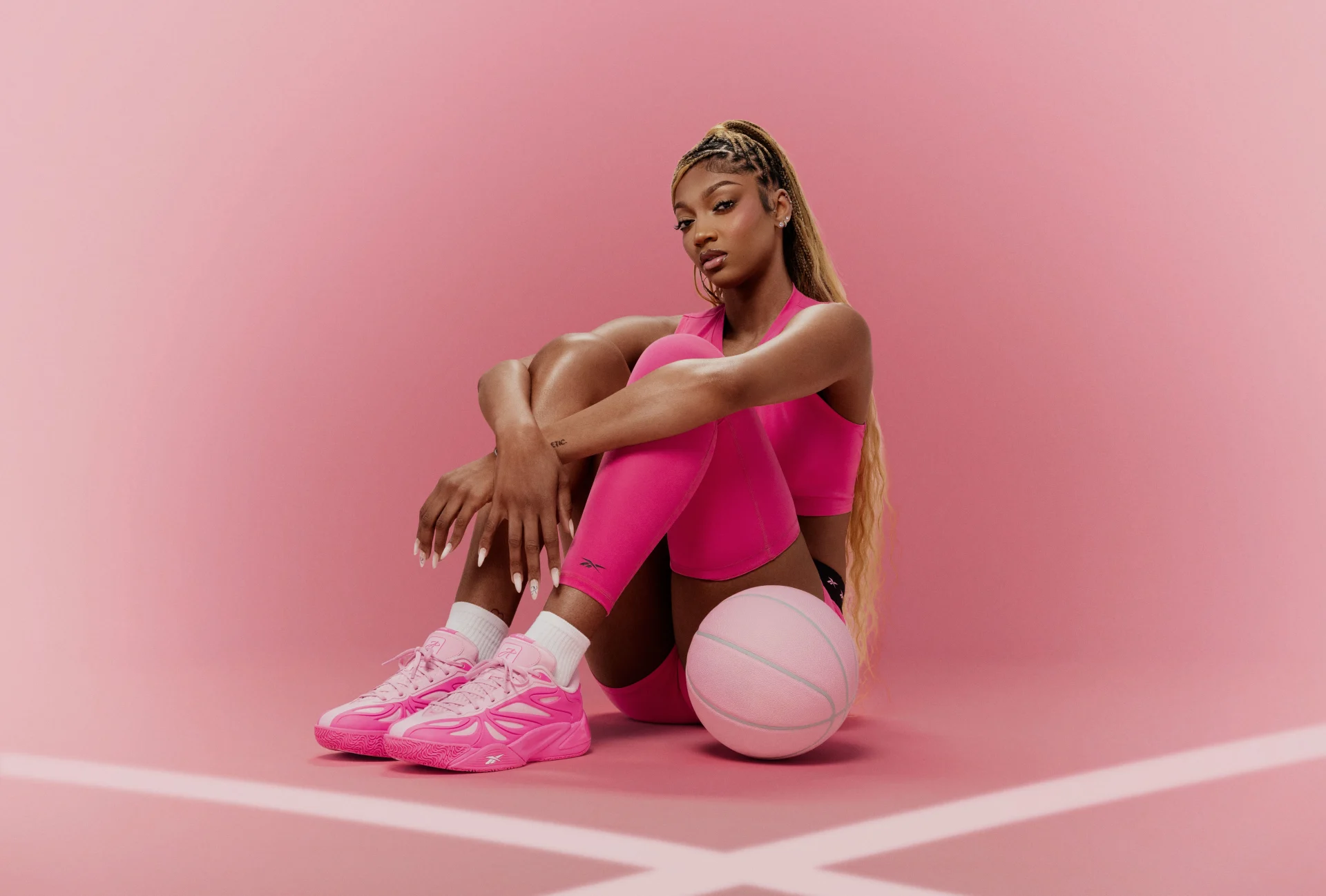 리복 x WNBA 앤젤리스의 시그니처 농구화