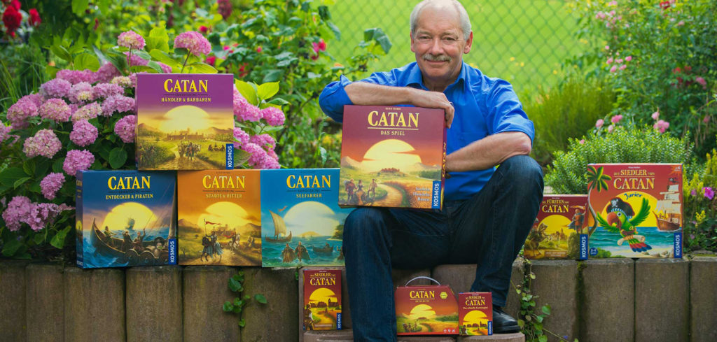 Settler of Catan의 작가 클라우스 토이버와 다양한 버전은 카탄보드게임. SDJ 공식 홈페이지.